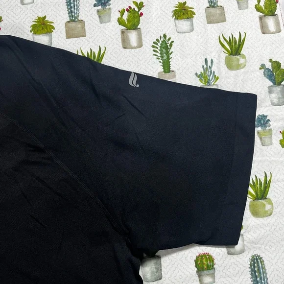 Fabletics Men’s Short Sleeve Shirt Black Camo Print XXL - Picture 3 of 11